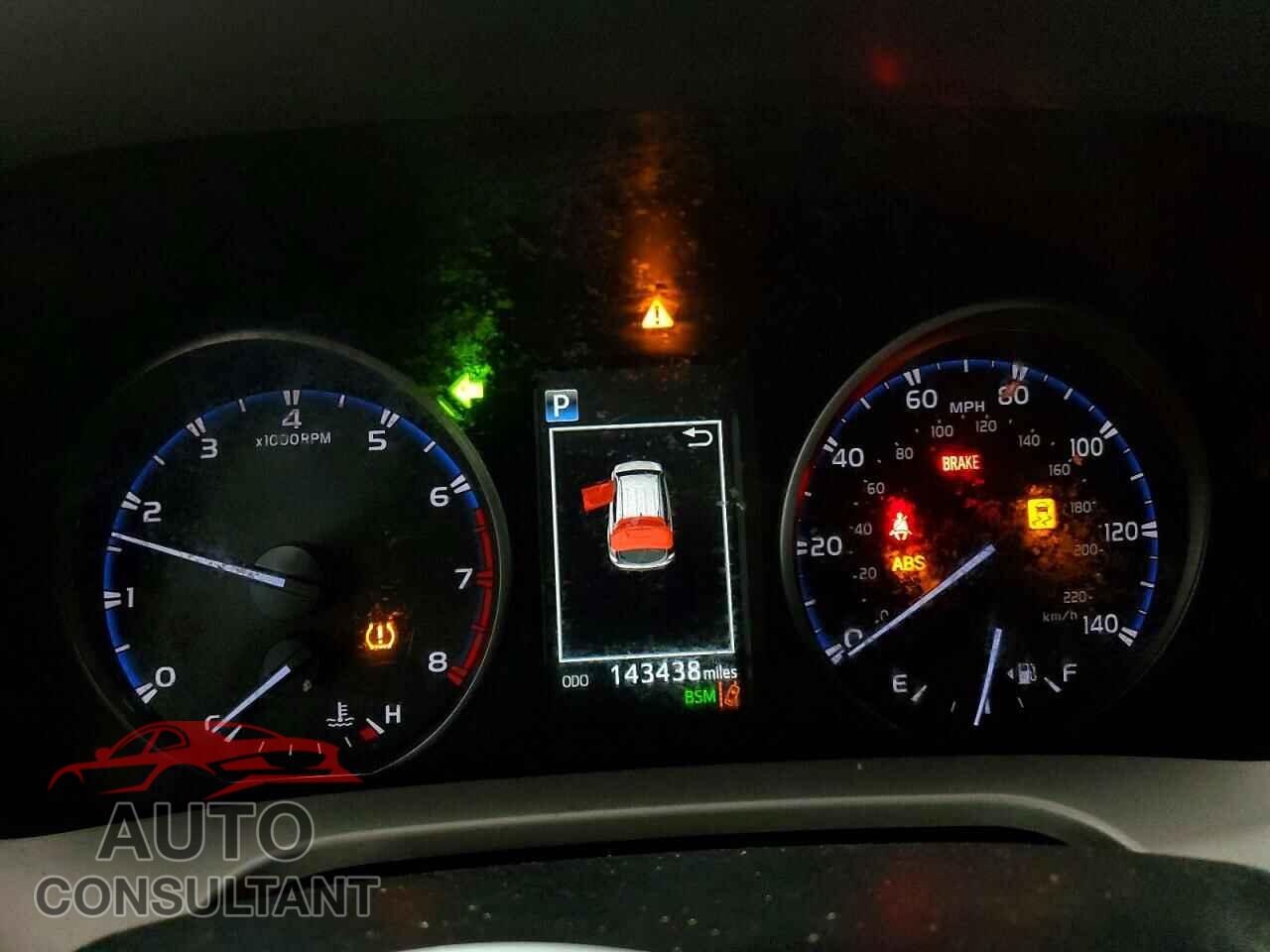 TOYOTA RAV4 2017 - JTMRFREV8HJ710848