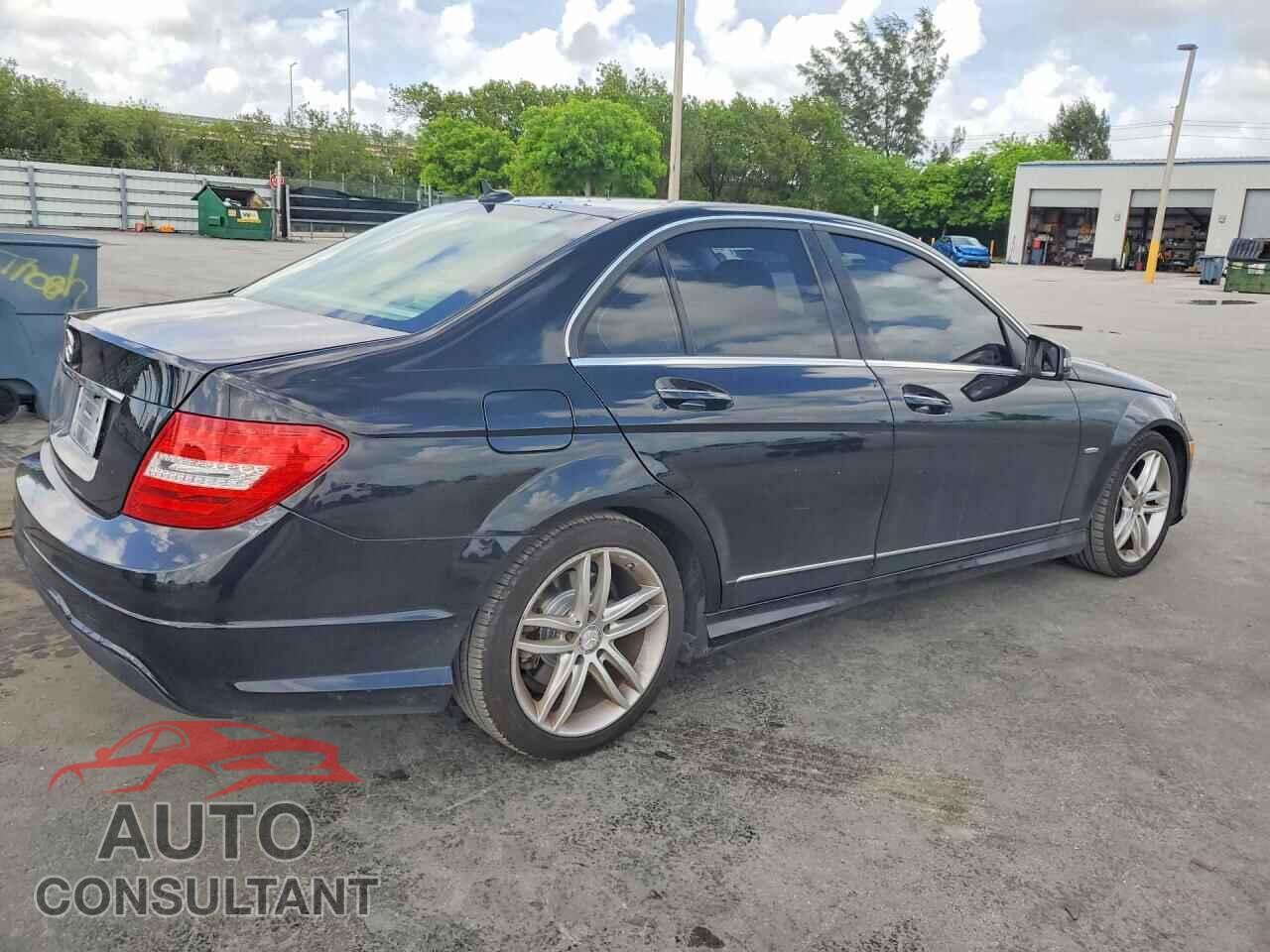 MERCEDES-BENZ C-CLASS 2012 - WDDGF4HB9CR215862