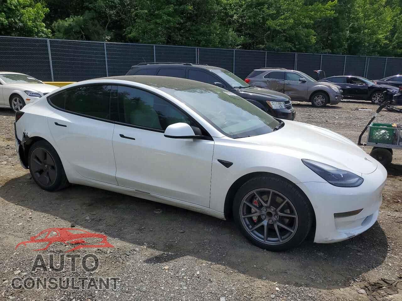 TESLA MODEL 3 2022 - 5YJ3E1EA8NF167009