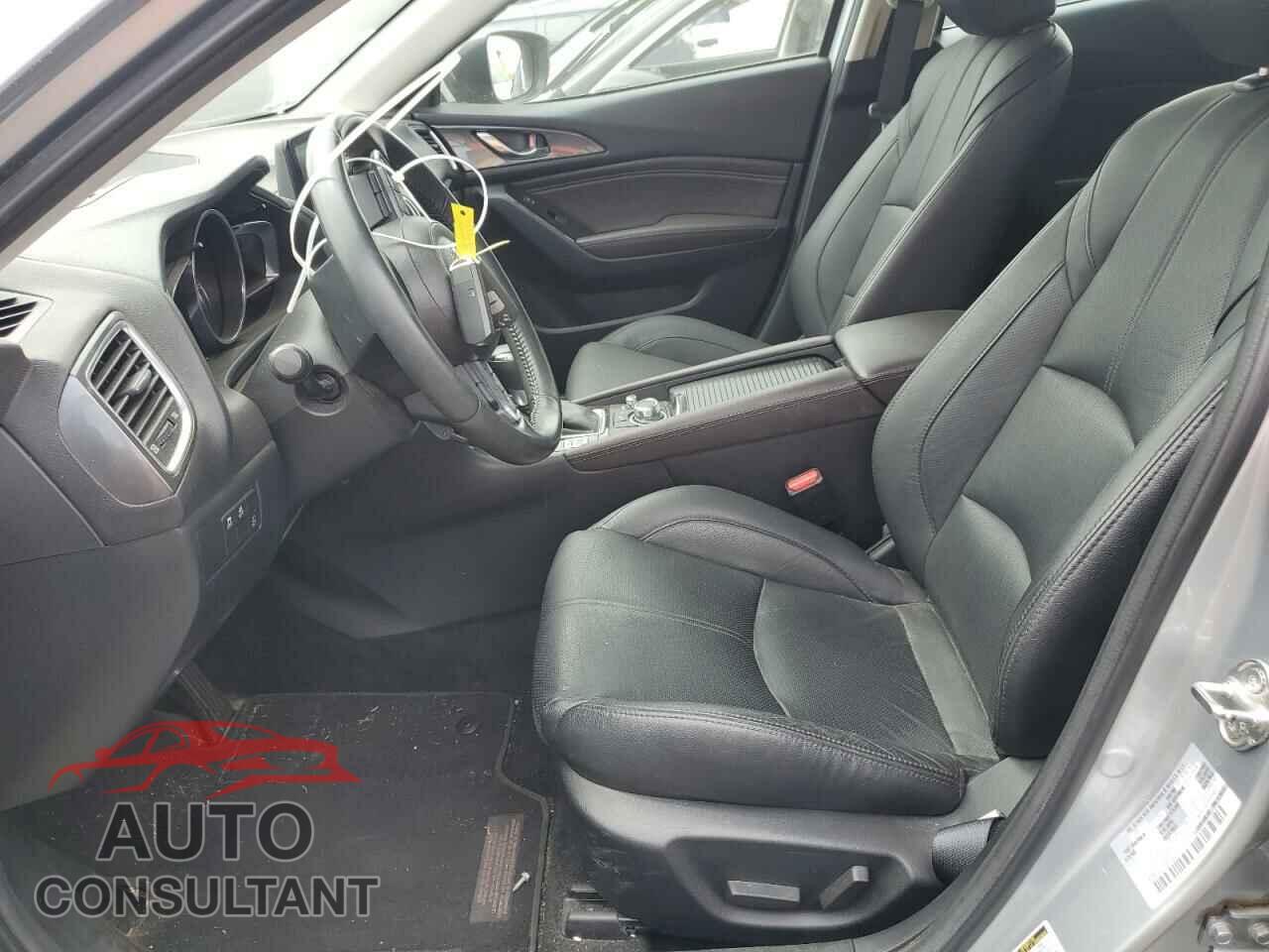 MAZDA 3 2018 - 3MZBN1M37JM267345