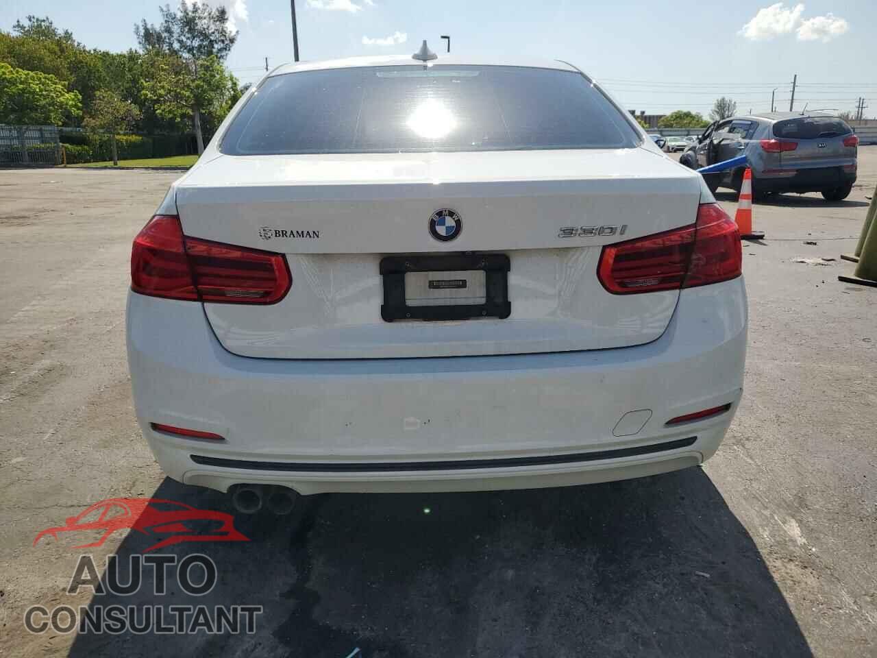 BMW 3 SERIES 2018 - WBA8B9C58JEE80964