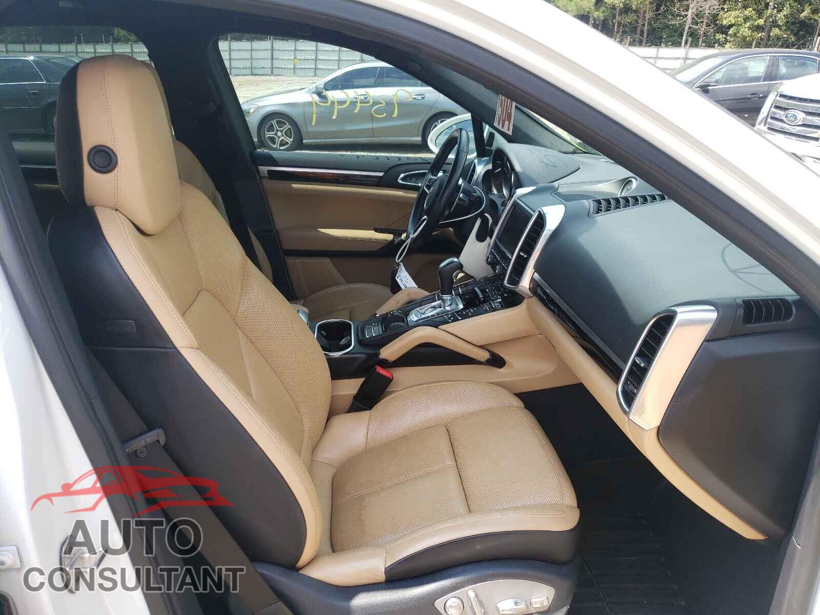 PORSCHE CAYENNE 2016 - WP1AA2A23GKA14159