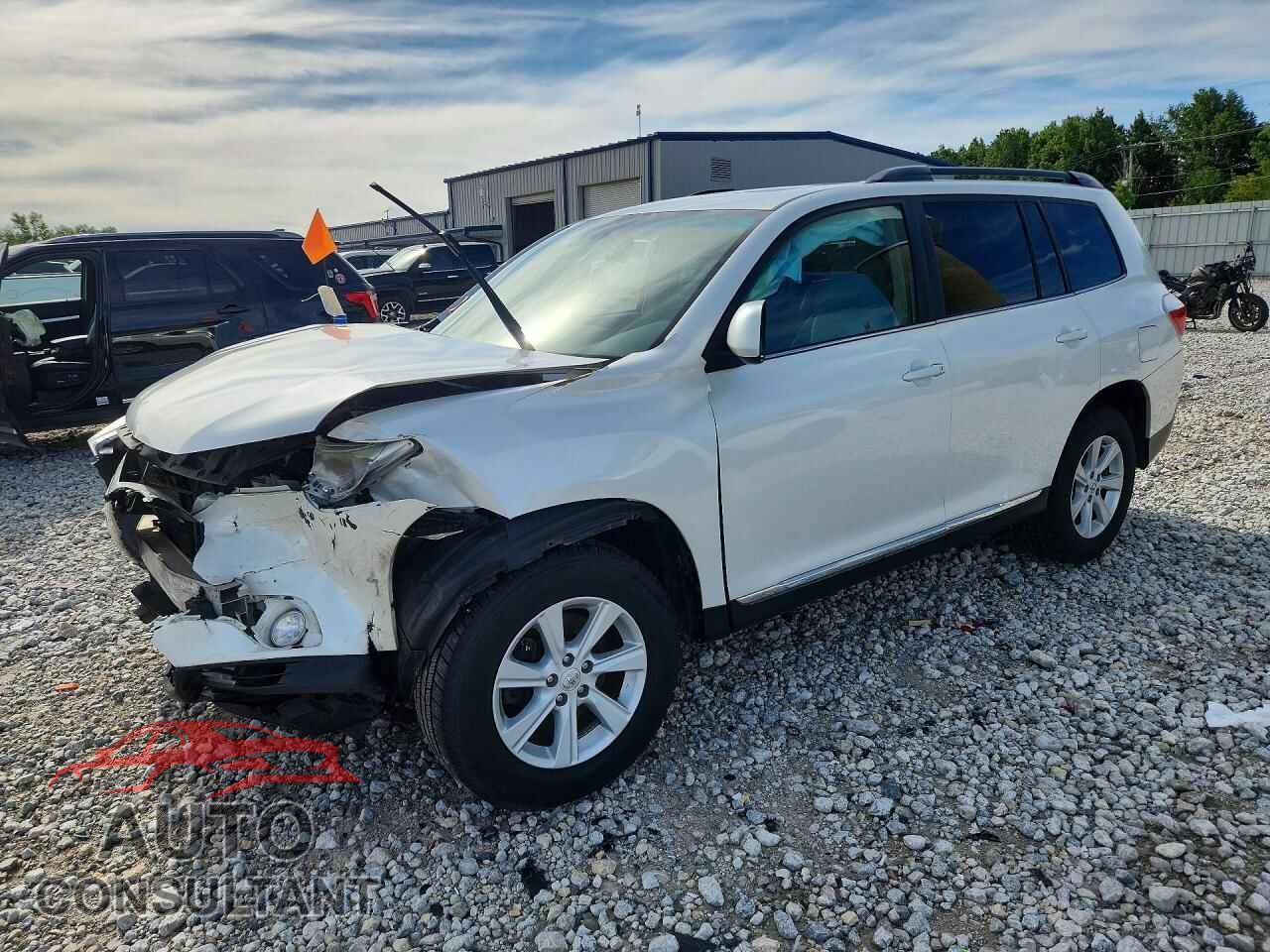 TOYOTA HIGHLANDER 2013 - 5TDBK3EH8DS189695