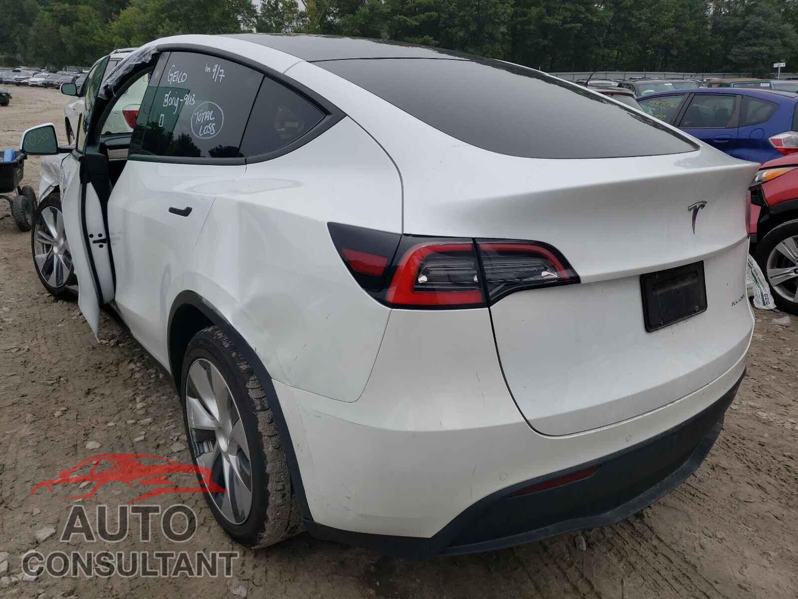 TESLA MODEL Y 2021 - 5YJYGDEE0MF114209