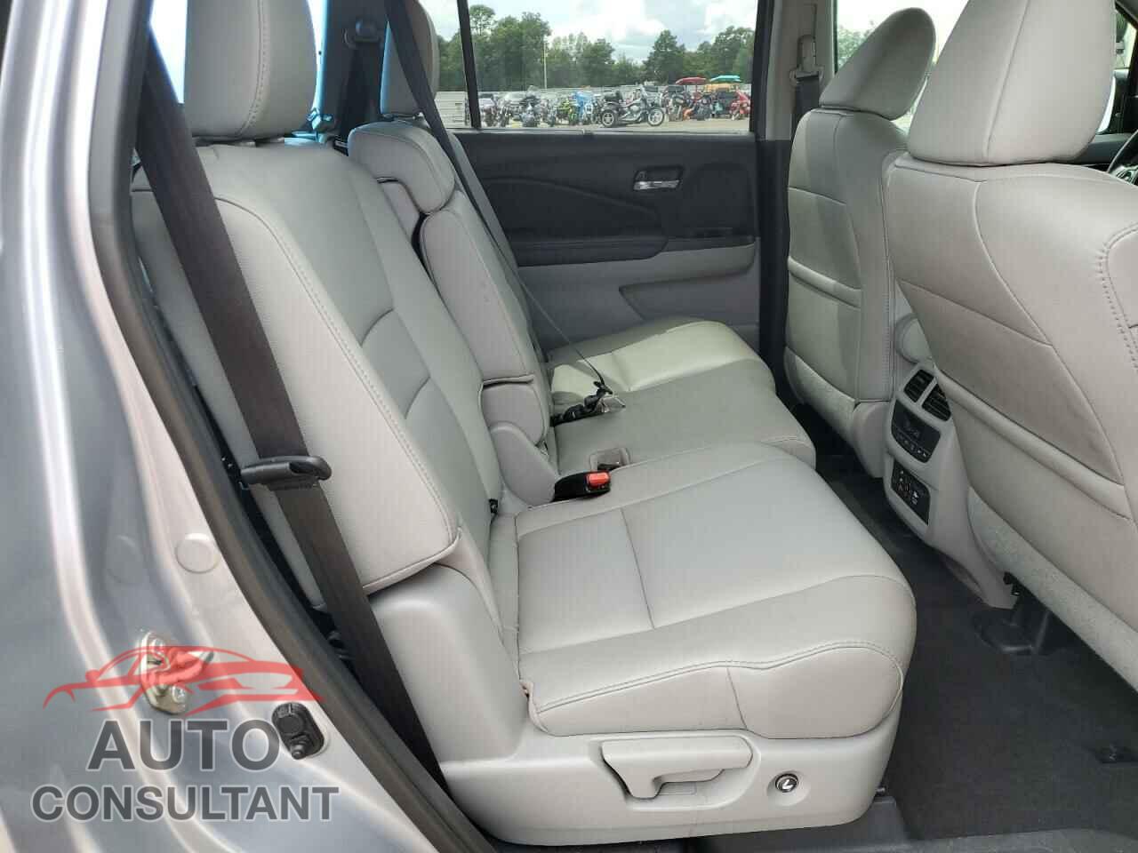 HONDA PILOT 2017 - 5FNYF5H9XHB004197