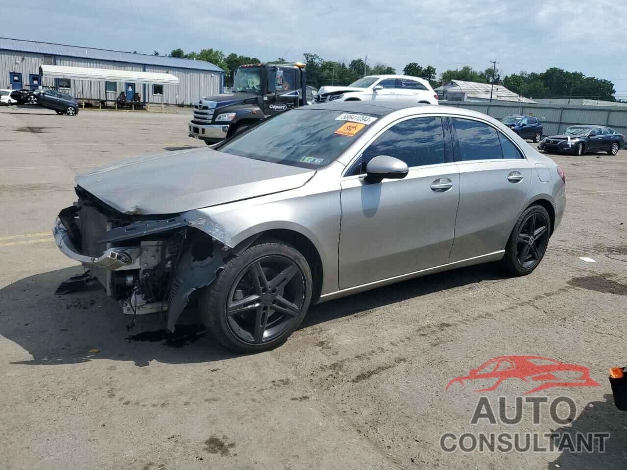 MERCEDES-BENZ A-CLASS 2019 - WDD3G4FB2KW001102