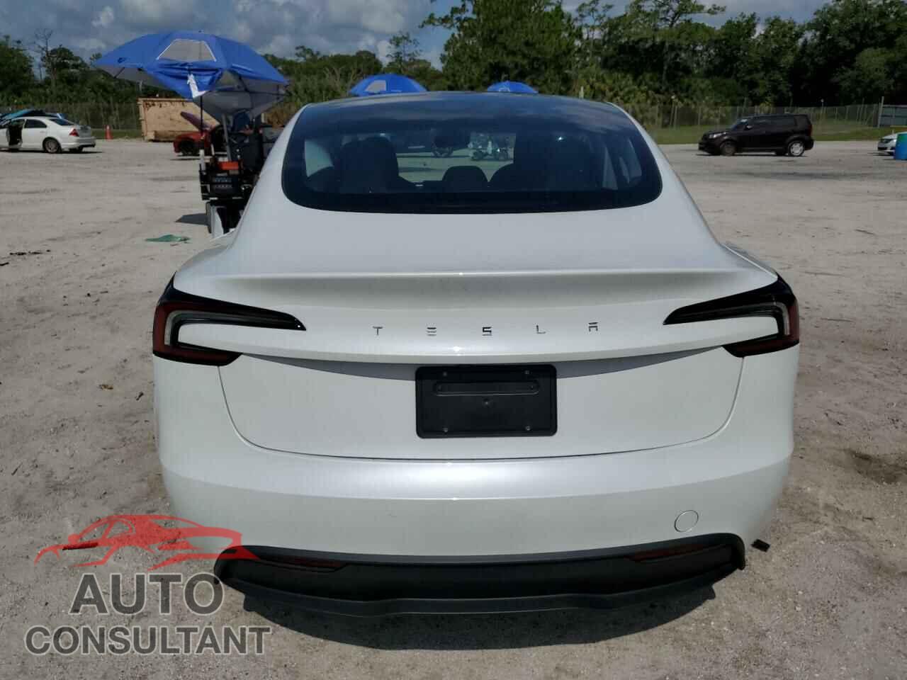 TESLA MODEL 3 2024 - 5YJ3E1EA2RF748978
