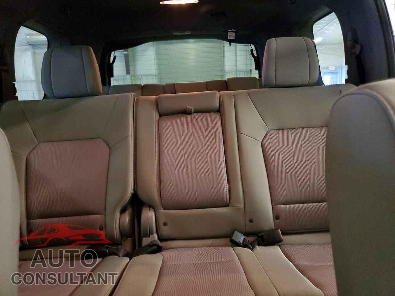 HONDA PILOT 2015 - 5FNYF4H32FB012913