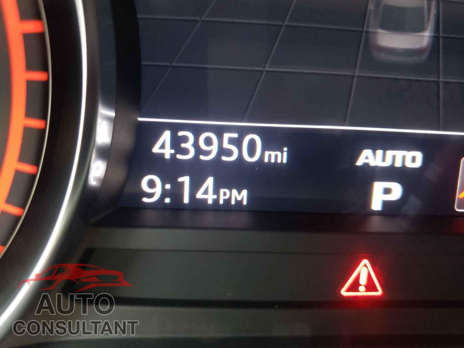 AUDI A4 2018 - WAUDNAF48JA038703
