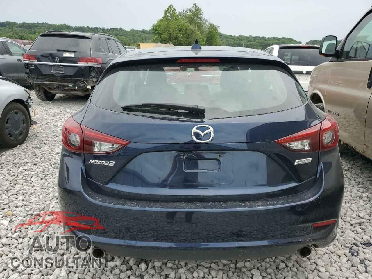 MAZDA 3 2018 - 3MZBN1M37JM270097