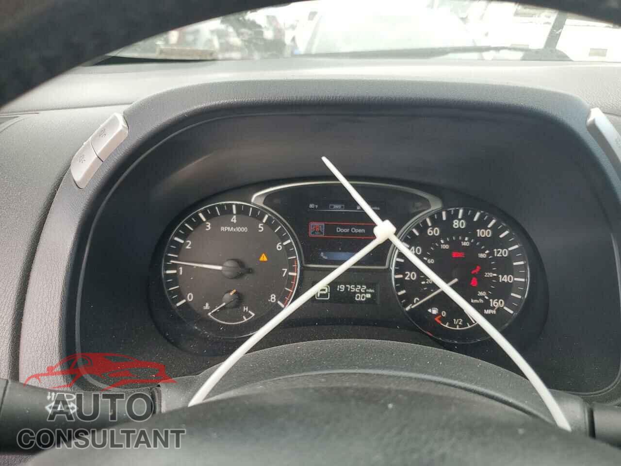 NISSAN PATHFINDER 2015 - 5N1AR2MM2FC664368