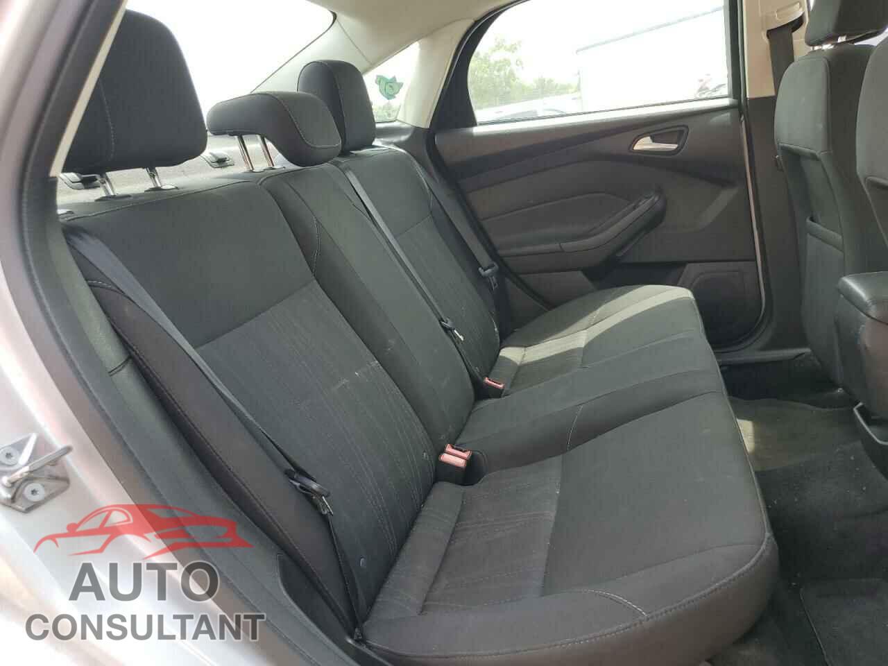 FORD FOCUS 2017 - 1FADP3F25HL237820