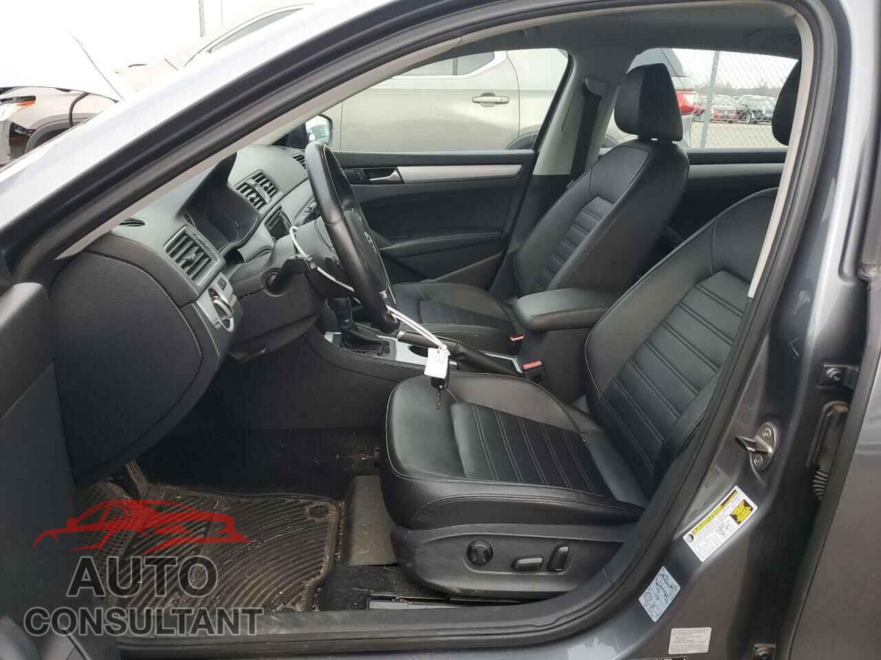 VOLKSWAGEN PASSAT 2013 - 1VWBM7A32DC060507