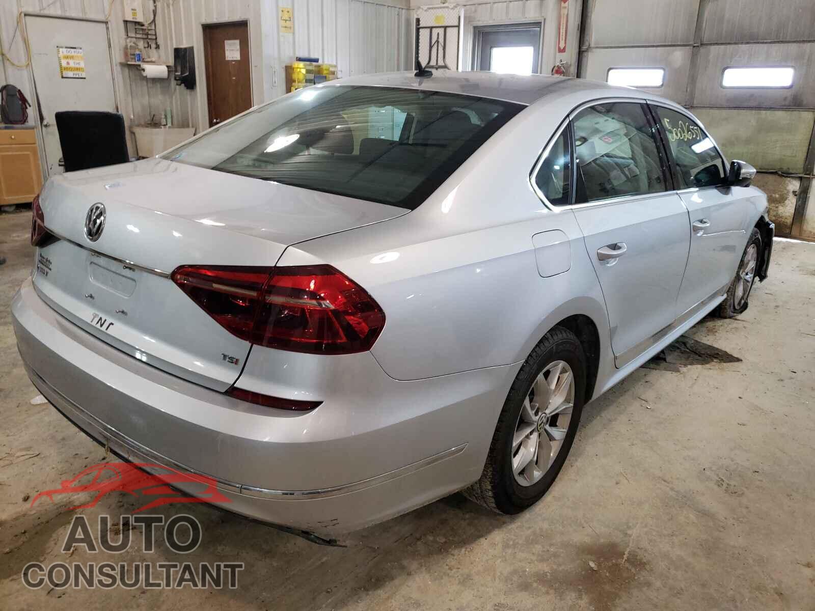 VOLKSWAGEN PASSAT 2017 - 1VWAT7A32HC058115