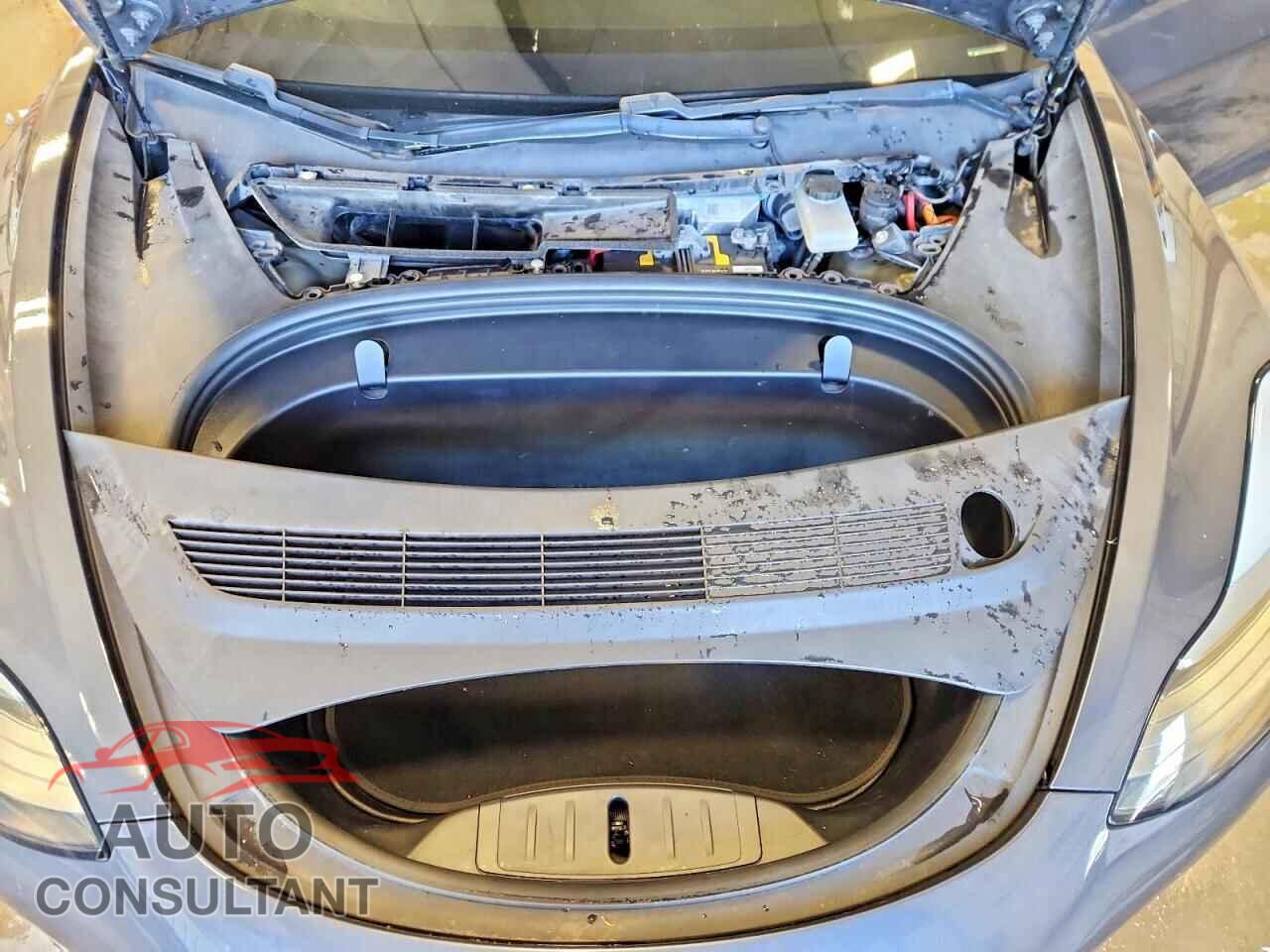 TESLA MODEL 3 2018 - 5YJ3E1EB6JF085606
