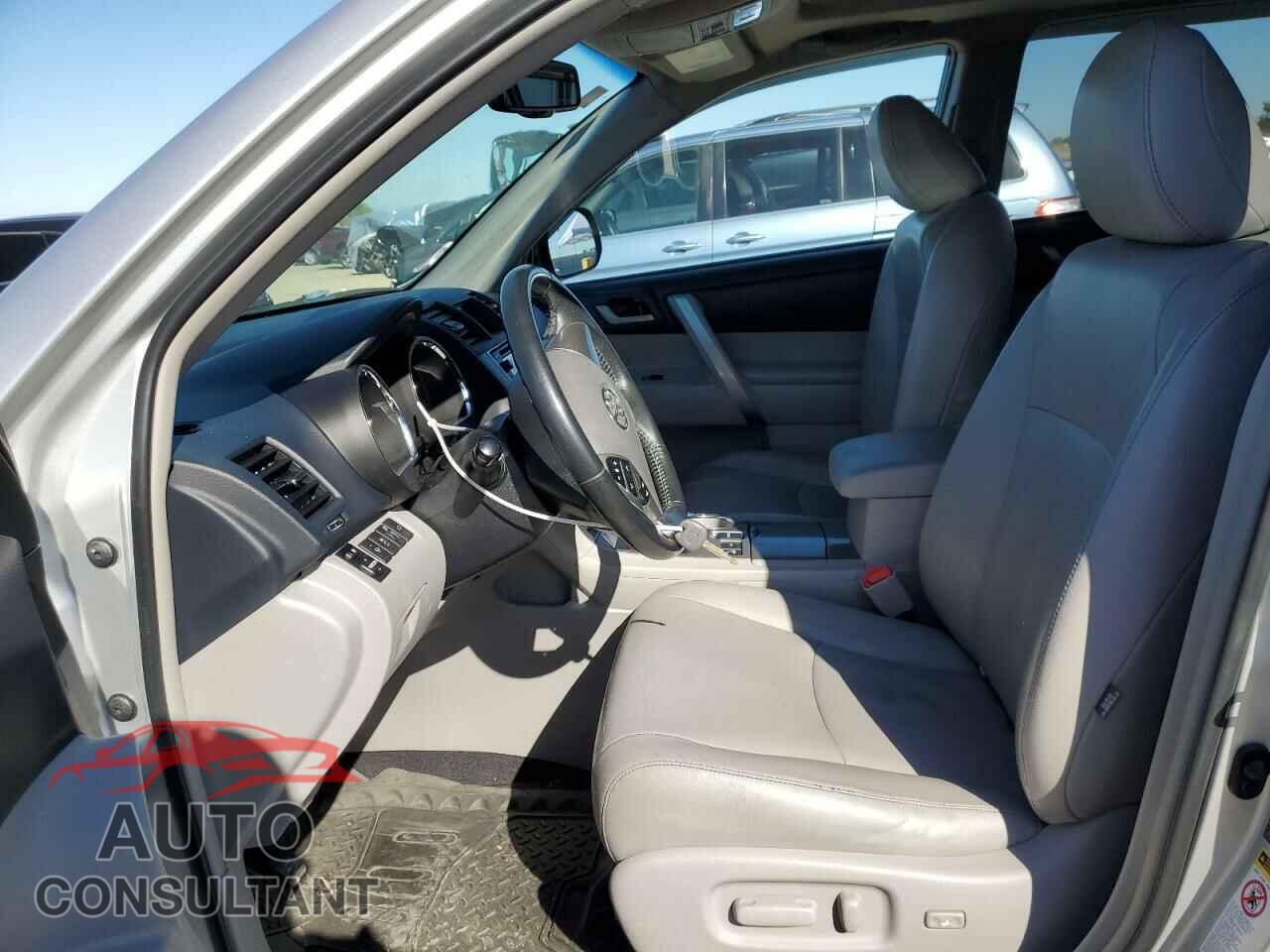 TOYOTA HIGHLANDER 2013 - 5TDBK3EH8DS248924