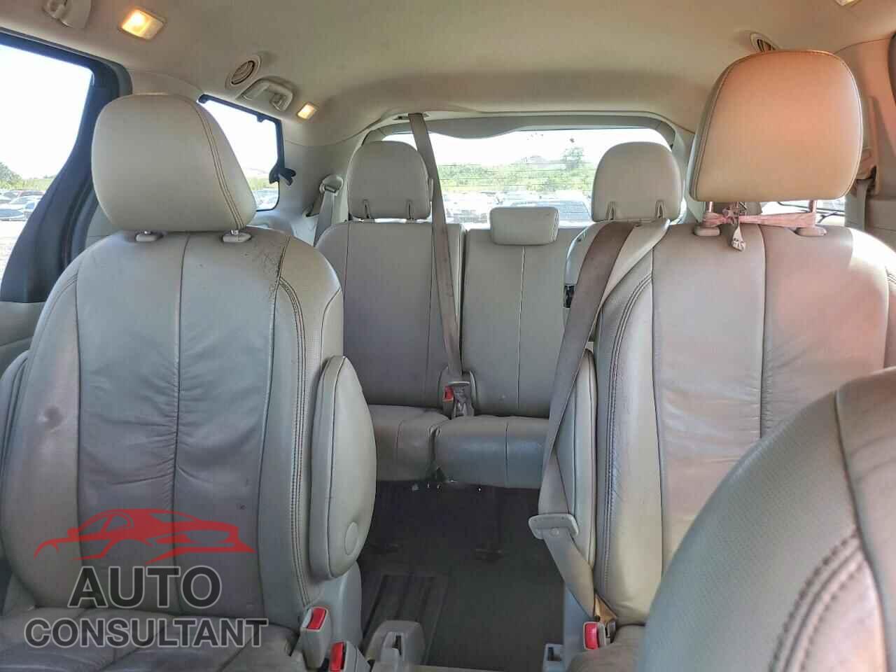 TOYOTA SIENNA 2011 - 5TDYK3DC2BS005204