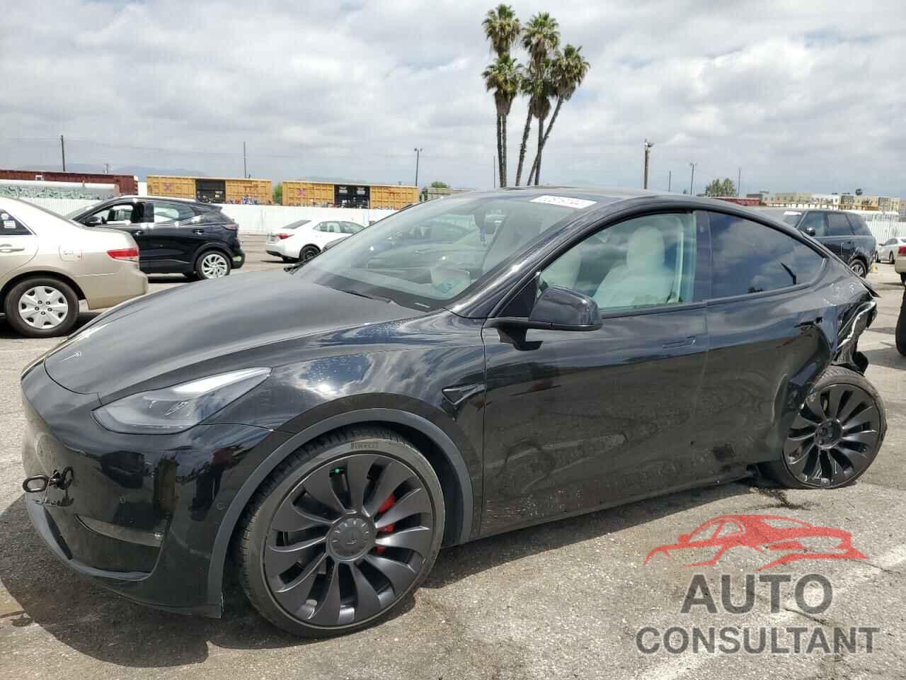 TESLA MODEL Y 2021 - 5YJYGDEF0MF272042