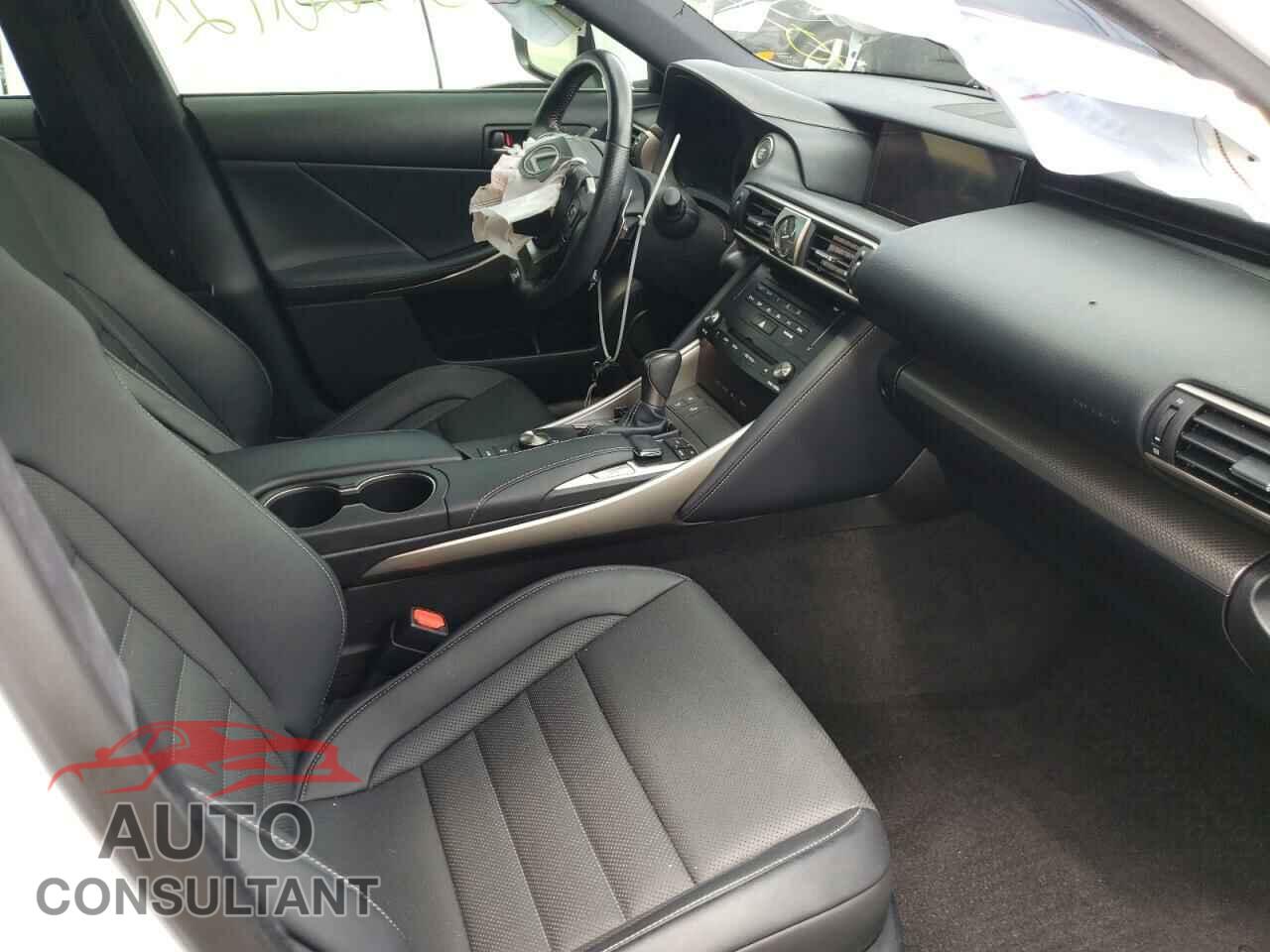 LEXUS IS 2018 - JTHC81D21J5026777