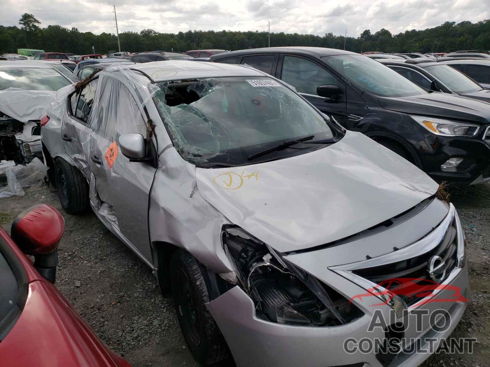 NISSAN VERSA 2018 - 3N1CN7AP7JL812437