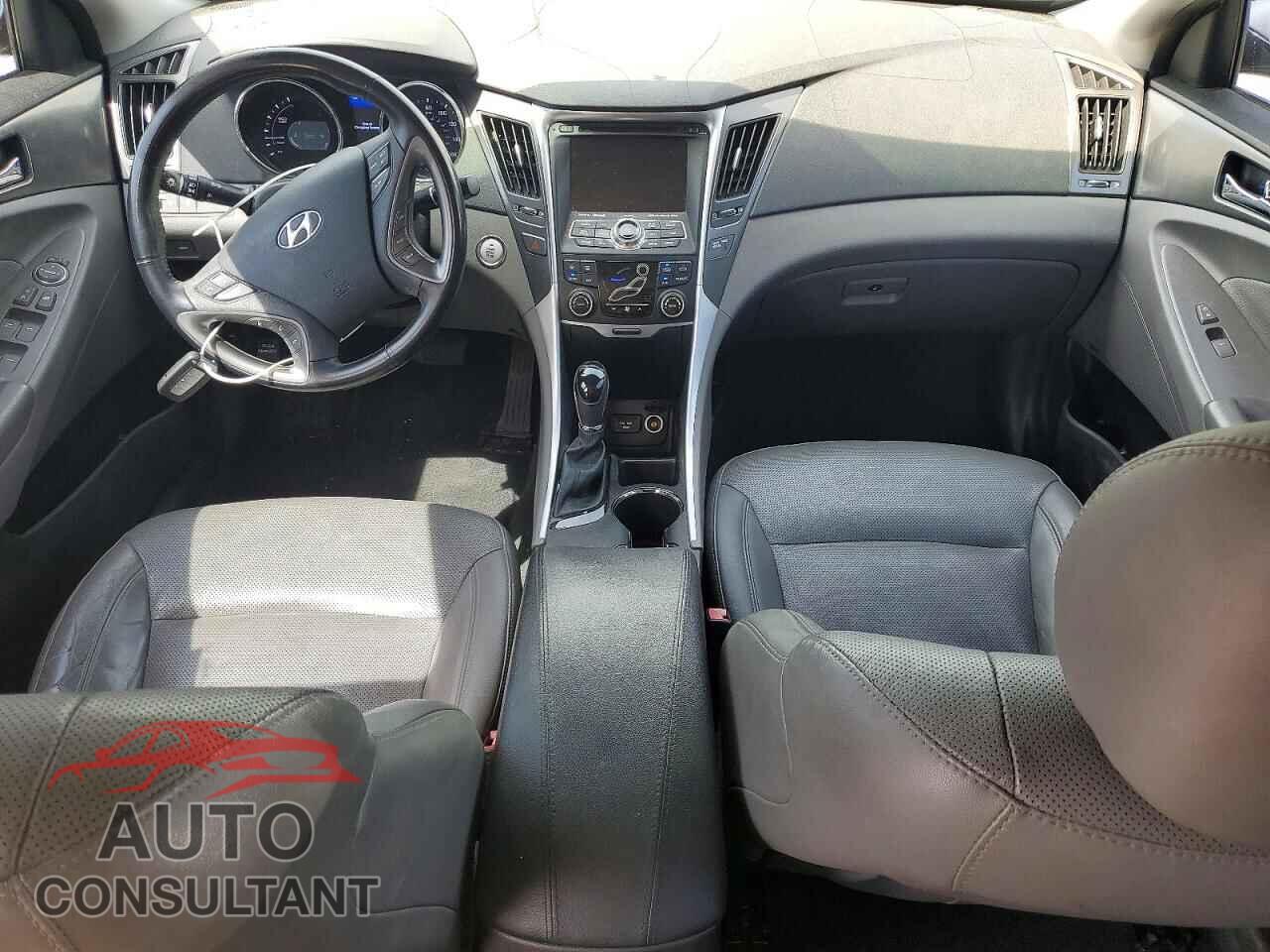 HYUNDAI SONATA 2015 - KMHEC4A41FA128008