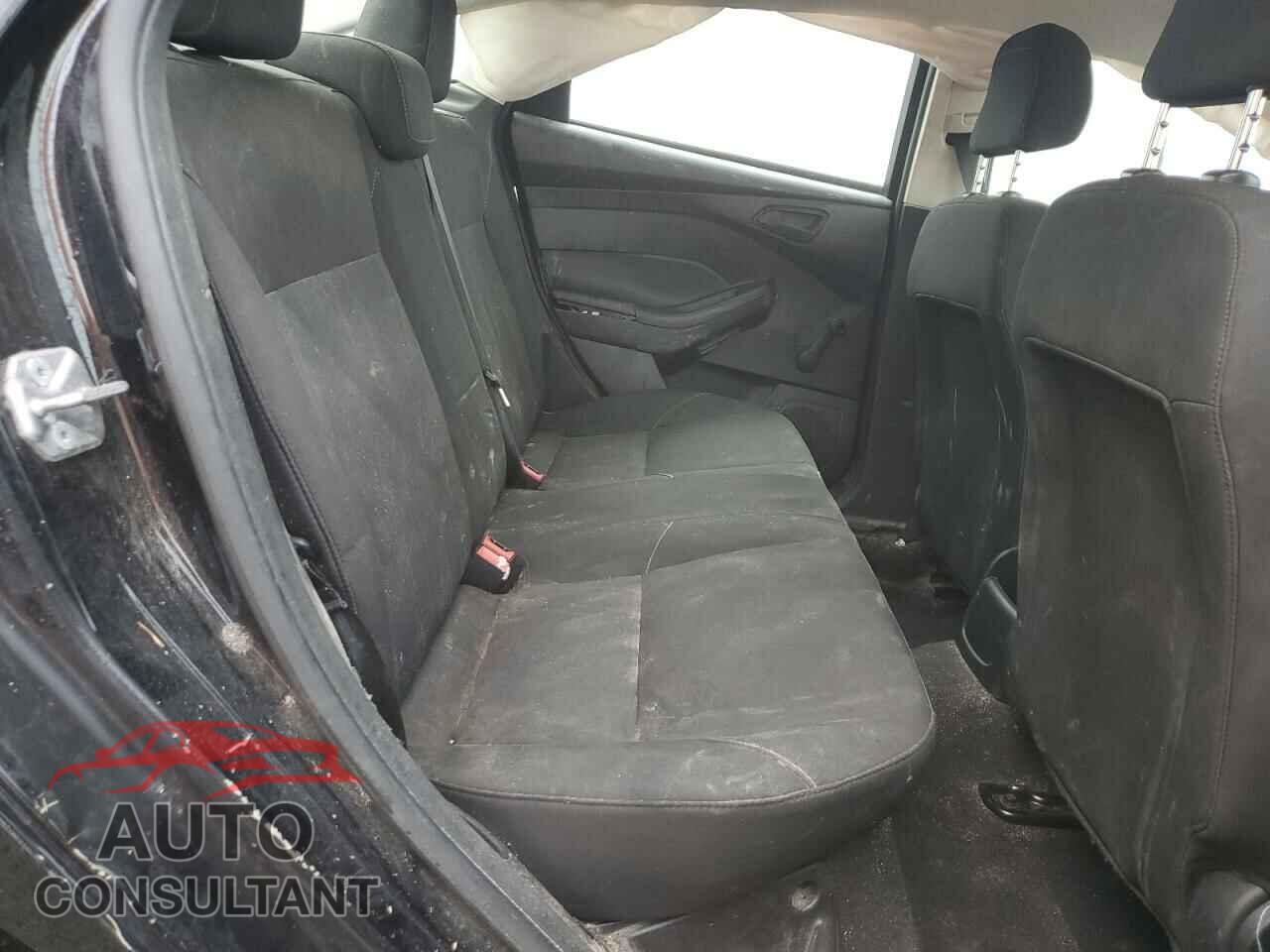 FORD FOCUS 2017 - 1FADP3E21HL212818