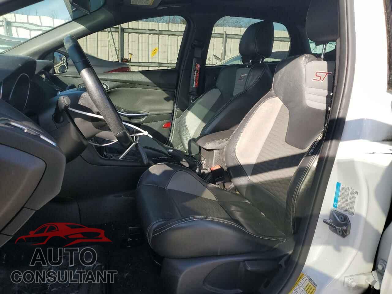 FORD FOCUS 2017 - 1FADP3L93HL349064