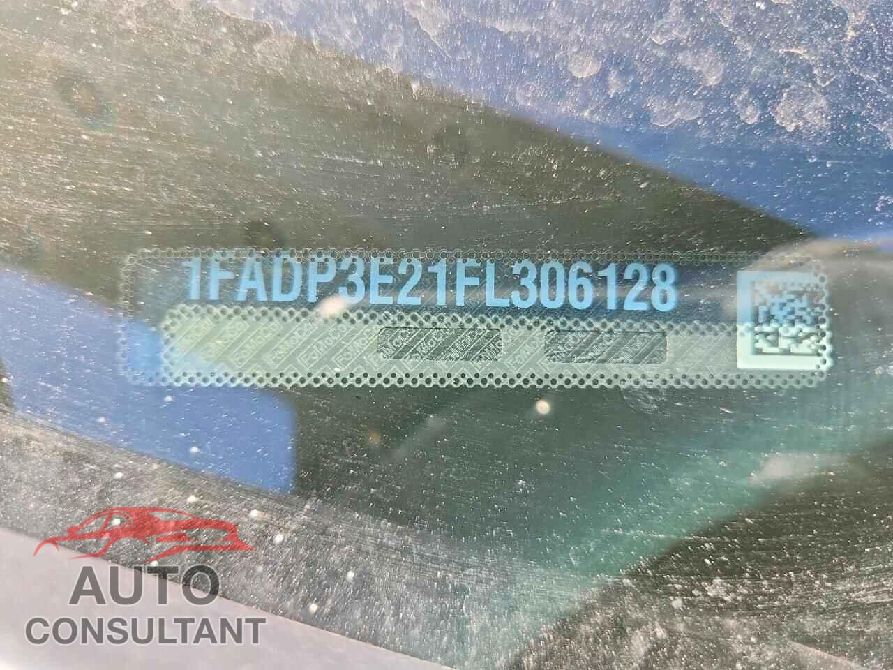 FORD FOCUS 2015 - 1FADP3E21FL306128