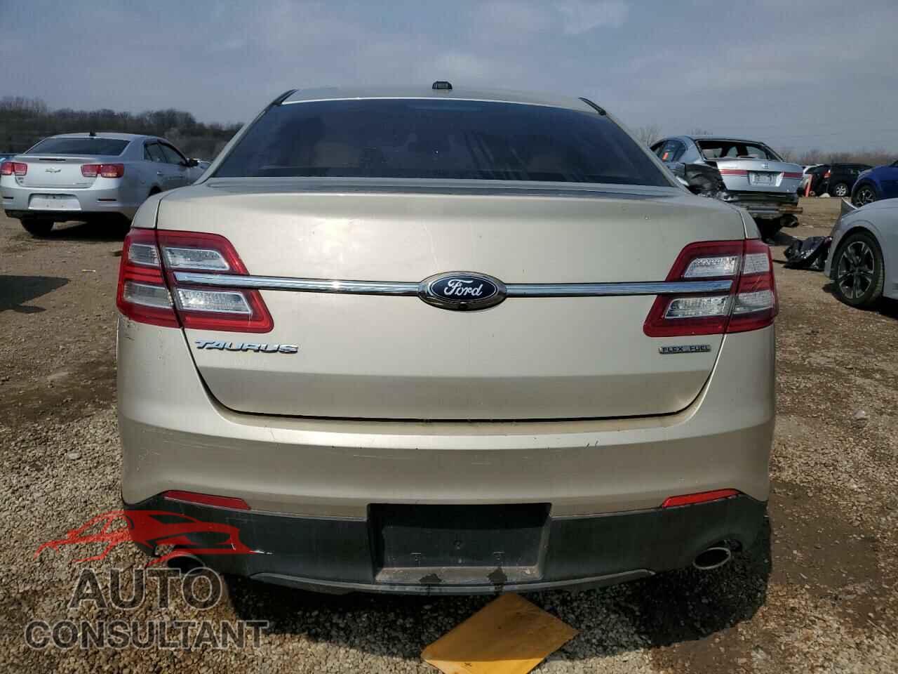 FORD TAURUS 2018 - 1FAHP2D82JG105311