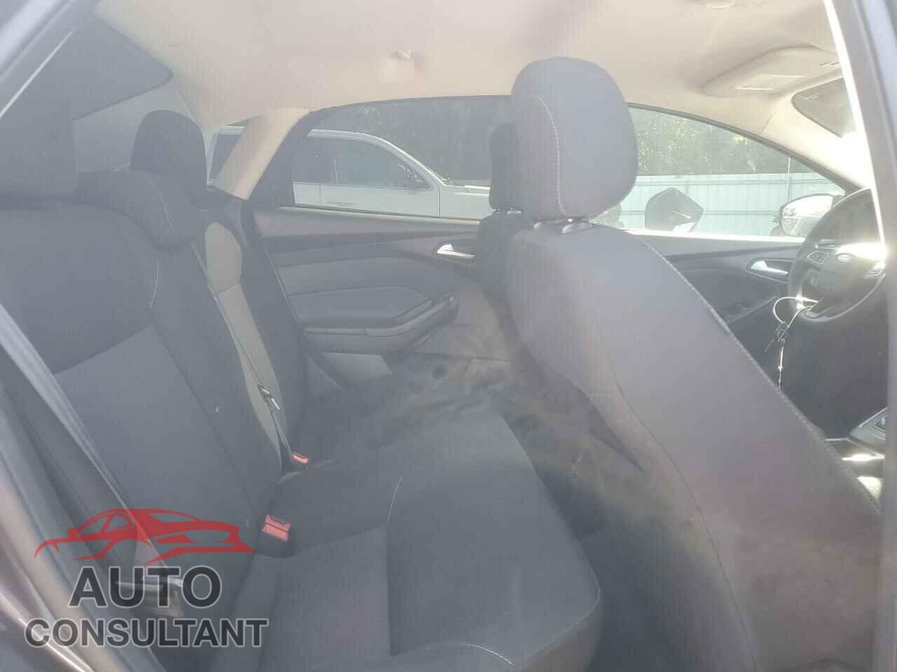 FORD FOCUS 2018 - 1FADP3FE7JL247426