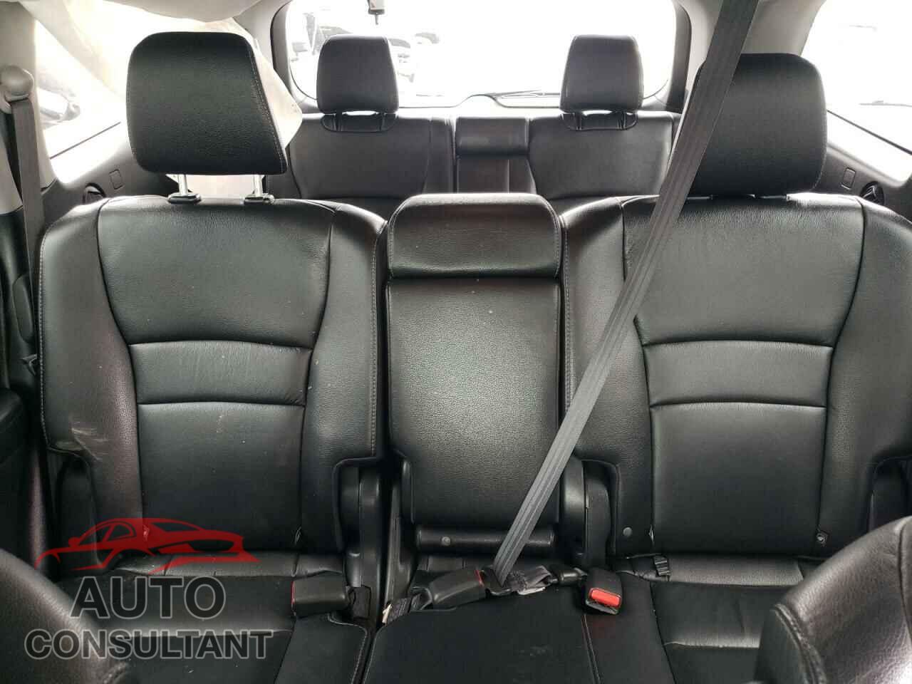 HONDA PILOT 2017 - 5FNYF6H96HB001058