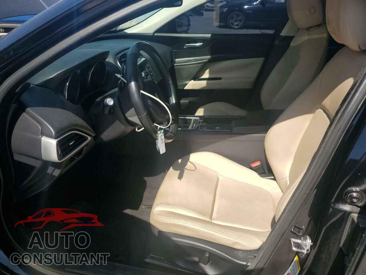 JAGUAR XE 2017 - SAJAR4BG5HA975211