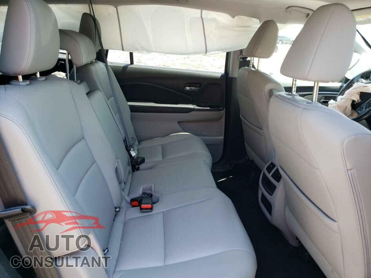 HONDA PILOT 2017 - 5FNYF6H53HB033155