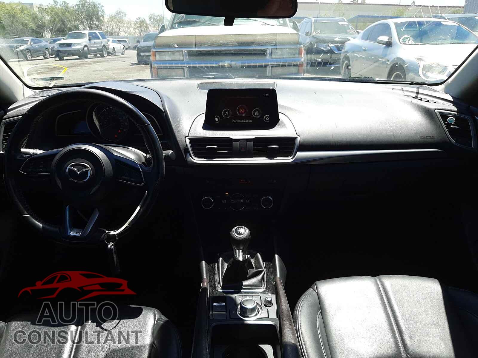 MAZDA 3 2017 - 3MZBN1L32HM157072