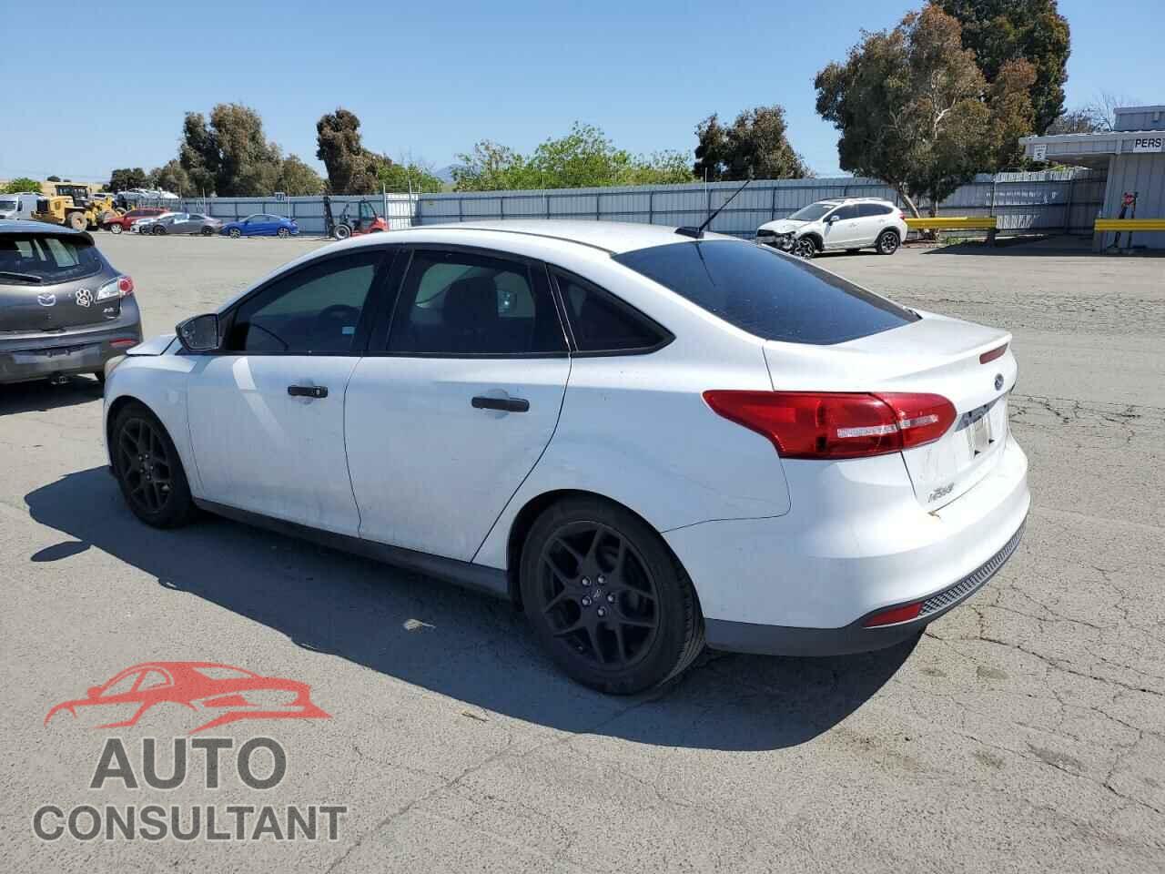 FORD FOCUS 2015 - 1FADP3E24FL386217