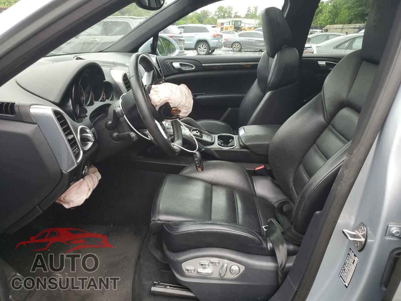 PORSCHE CAYENNE 2018 - WP1AA2A29JKA03089