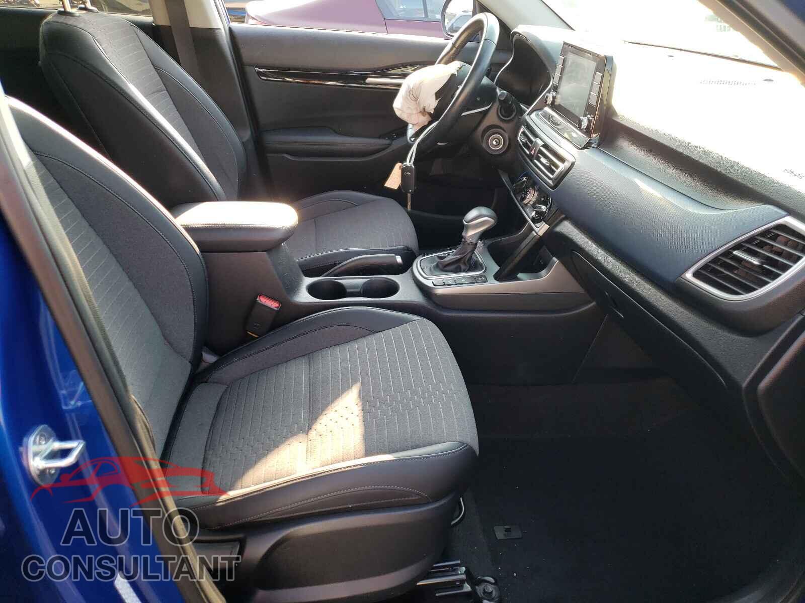 KIA SELTOS 2021 - KNDEUCAA2M7047742