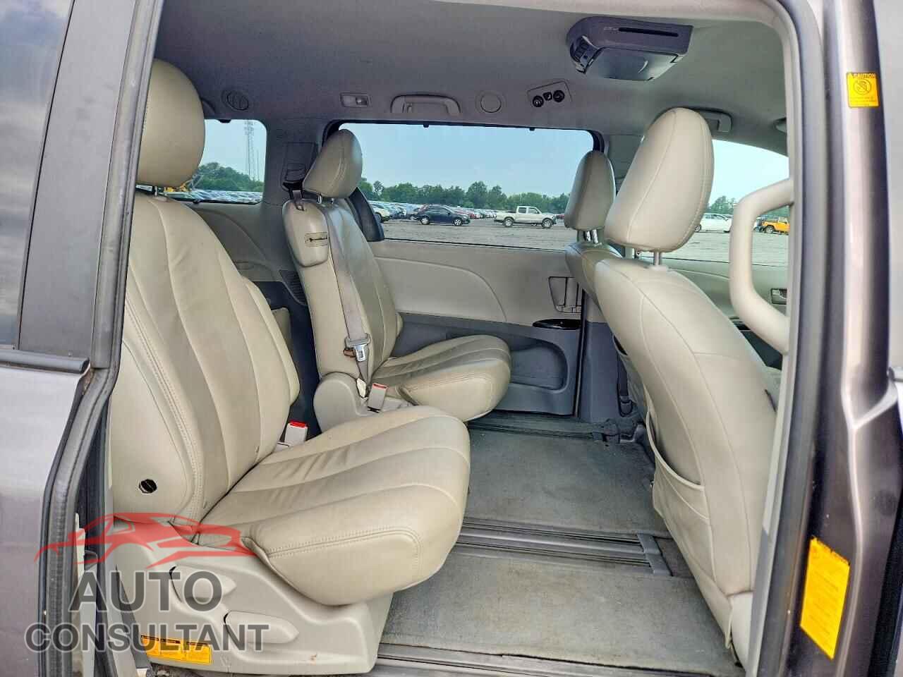 TOYOTA SIENNA 2011 - 5TDKK3DC0BS048848