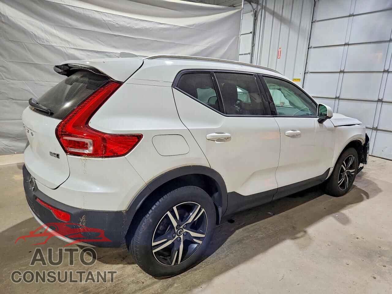 VOLVO XC40 2023 - YV4L12UV4P2924979