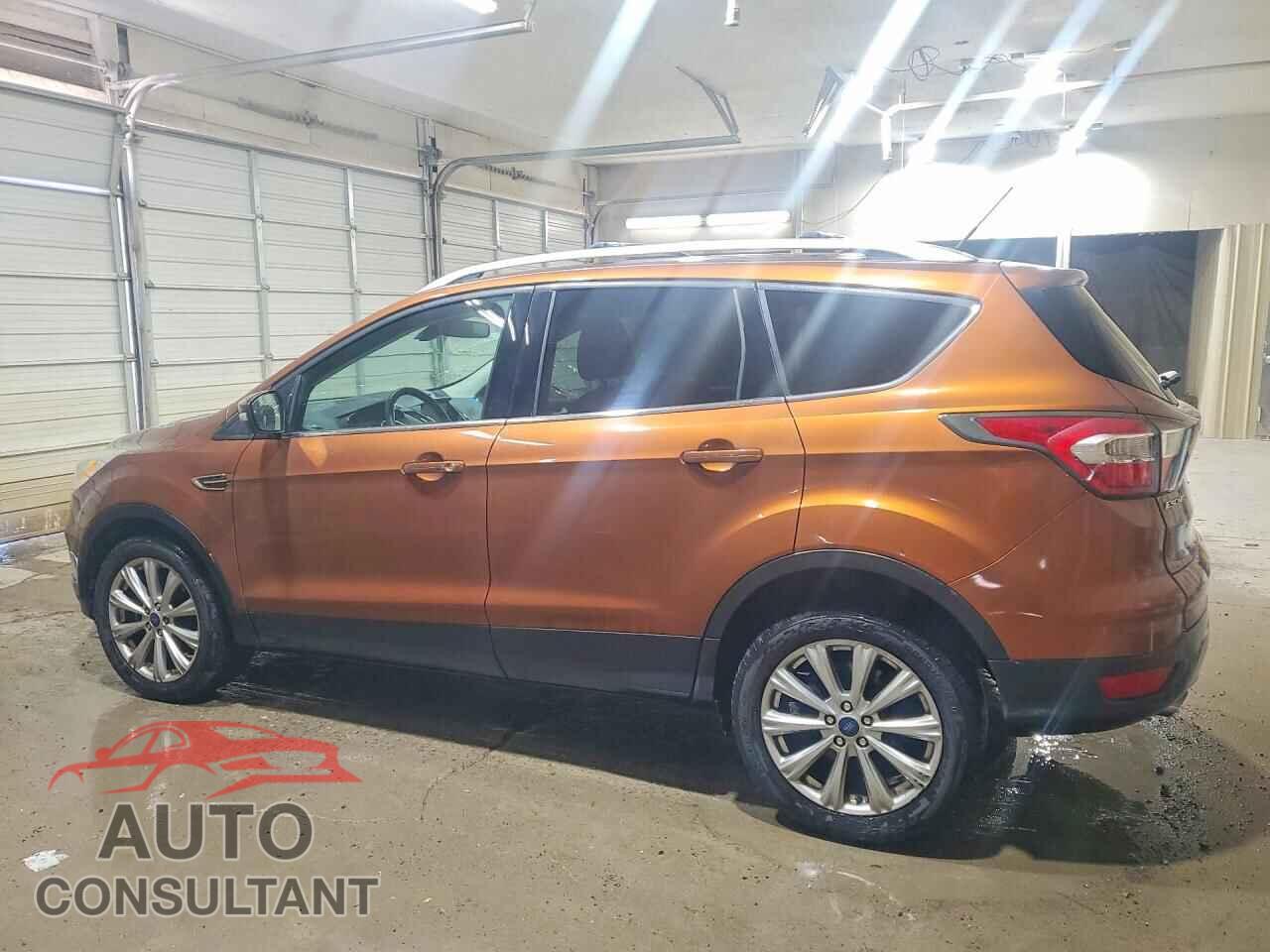 FORD ESCAPE 2017 - 1FMCU9J92HUA17708