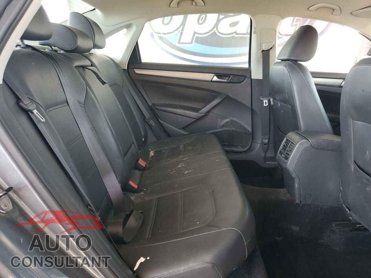 VOLKSWAGEN PASSAT 2014 - 1VWBT7A32EC090871