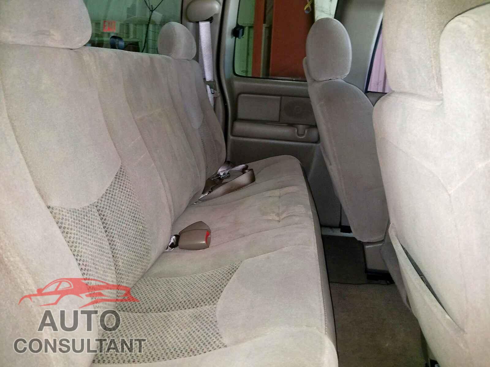 CHEVROLET SILVERADO 2004 - 1GCEC19V64Z228538