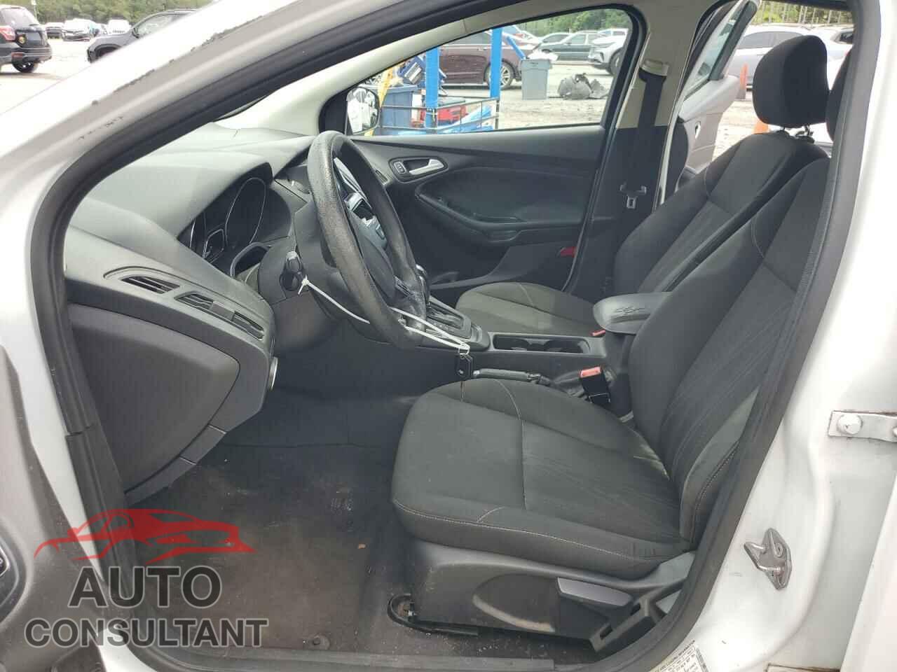 FORD FOCUS 2015 - 1FADP3K23FL233137