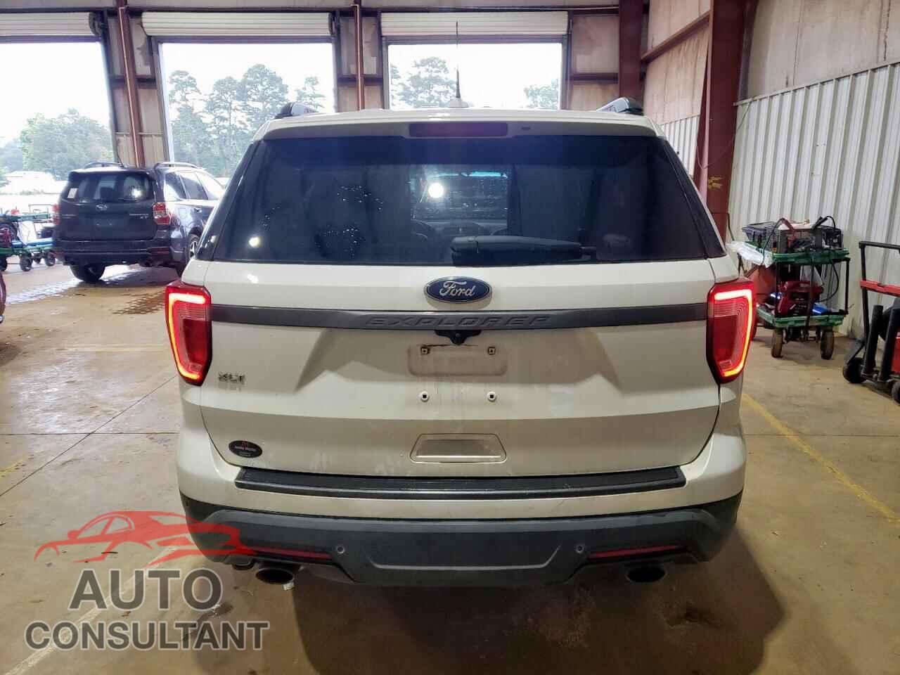 FORD EXPLORER 2018 - 1FM5K7D82JGB75010