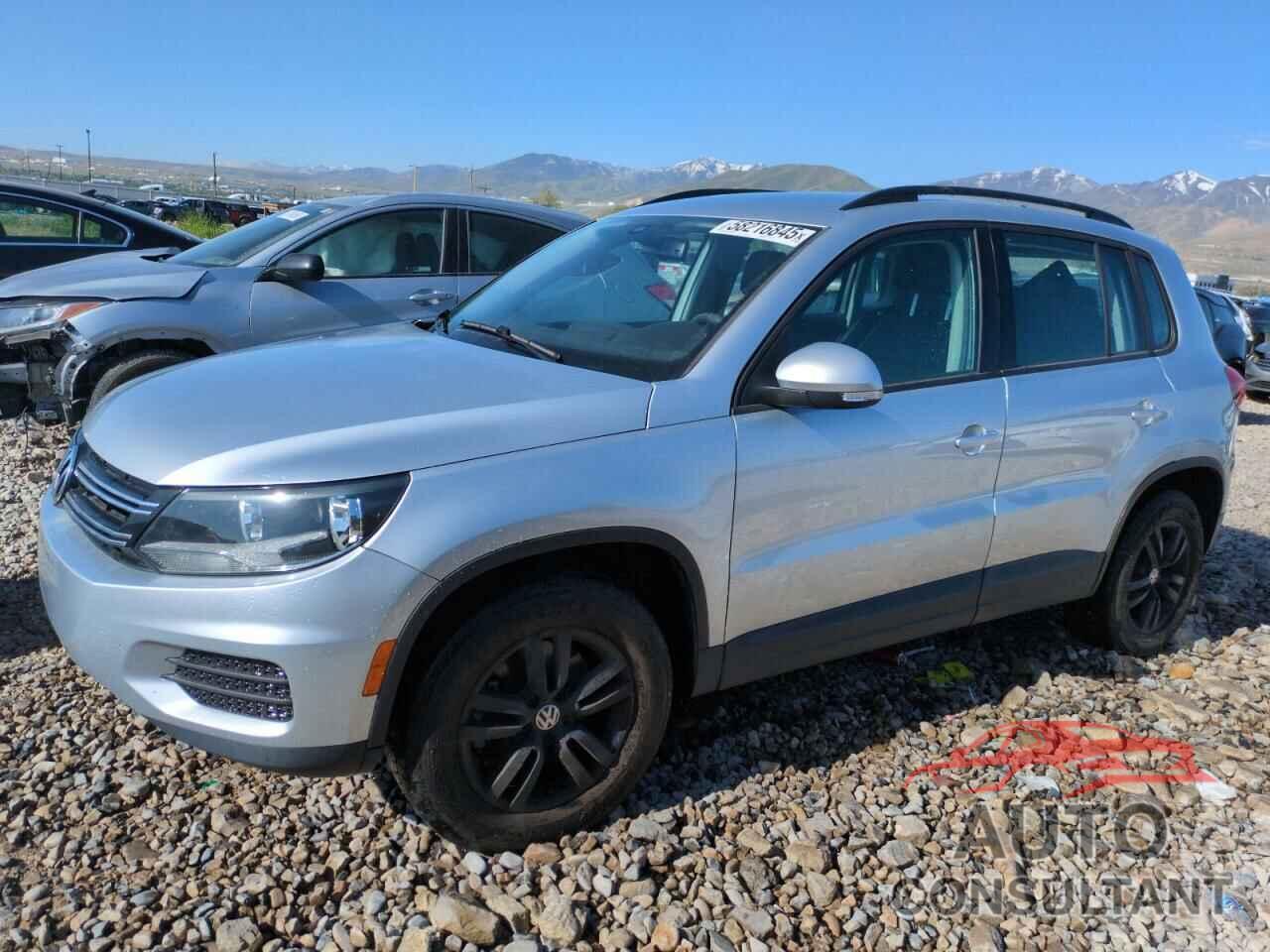 VOLKSWAGEN TIGUAN 2017 - WVGBV7AX3HK027834