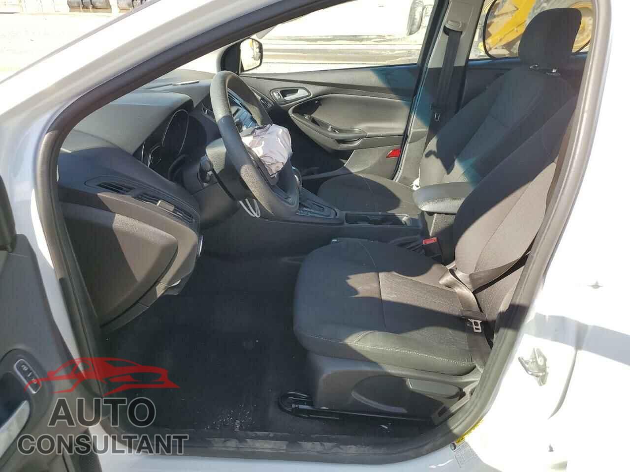 FORD FOCUS 2016 - 1FADP3F26GL400702