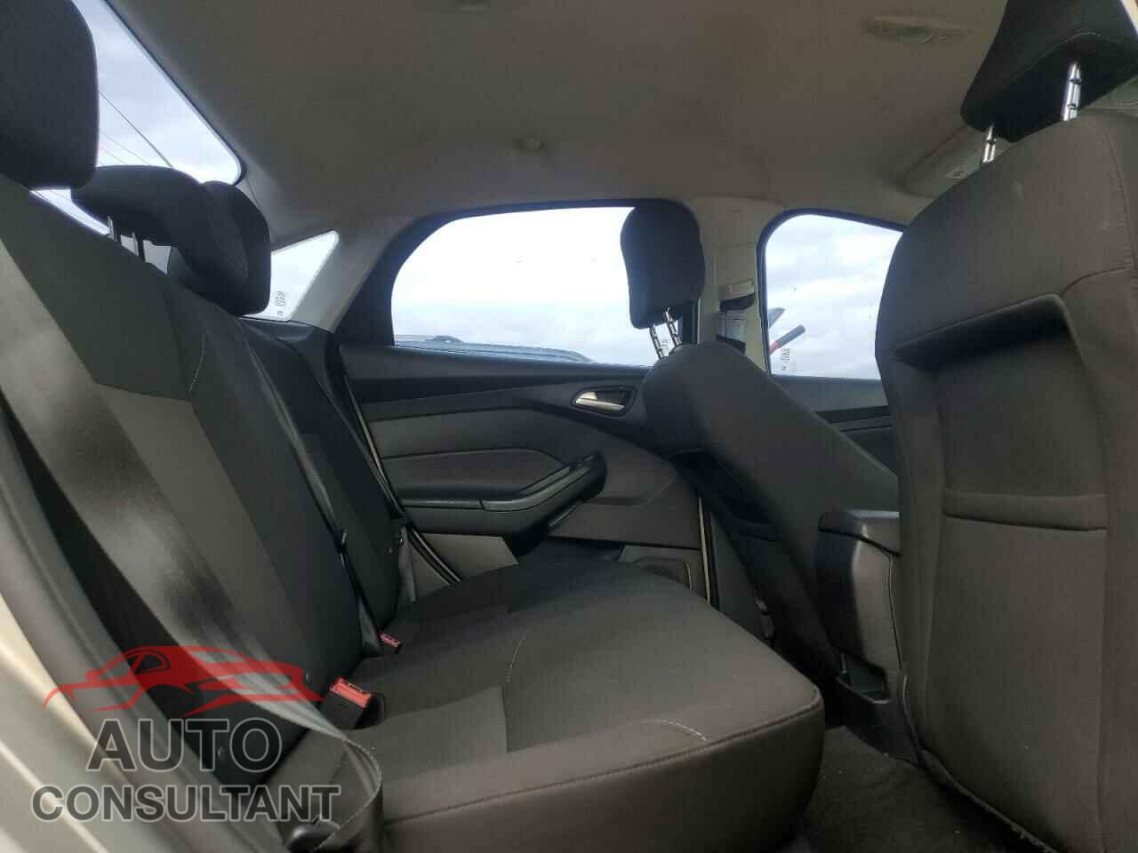 FORD FOCUS 2015 - 1FADP3F23FL254144
