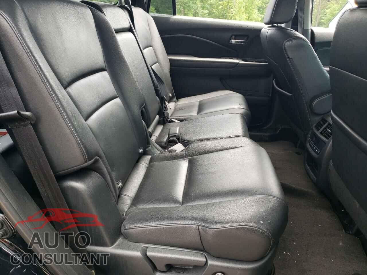HONDA PILOT 2017 - 5FNYF6H52HB004844