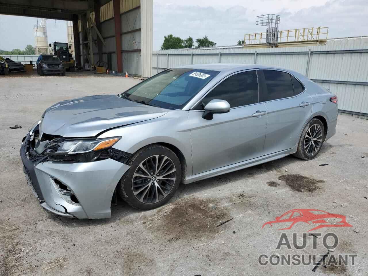TOYOTA CAMRY 2018 - 4T1B11HK0JU533764