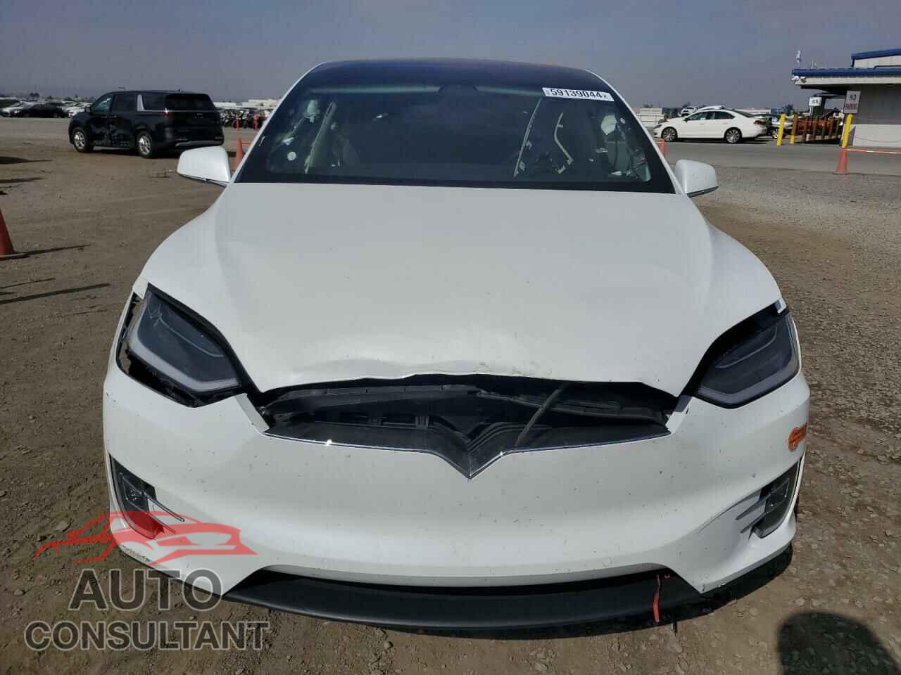 TESLA MODEL X 2018 - 5YJXCBE27JF121042